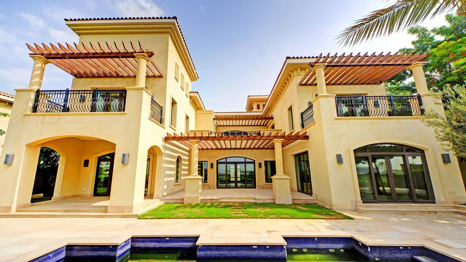 St Regis Residences exterior view — off-plan apartments in Saadiyat Island